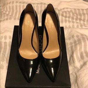 Size 9M/39 black patent leather pumps